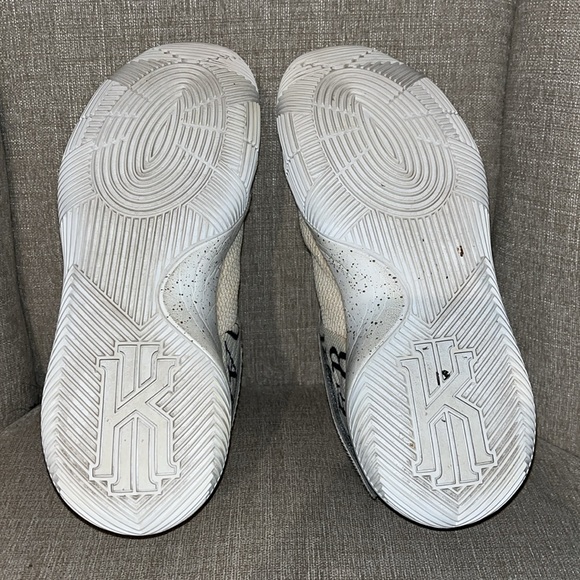 Nike Kyrie Irving Gold and White High-Top Sneakers main image 8